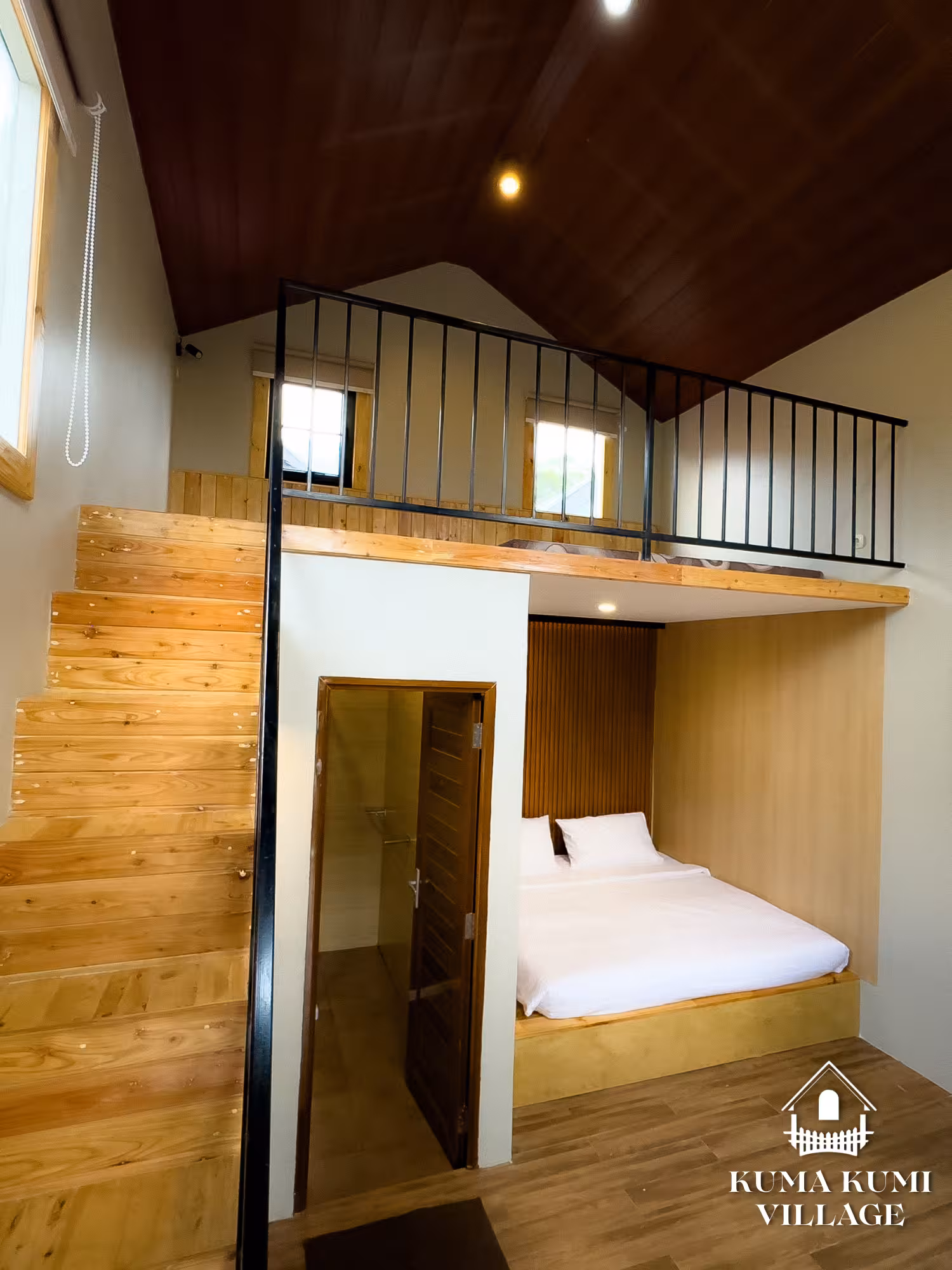 Kamar Tidur Utama (Mezzanine)